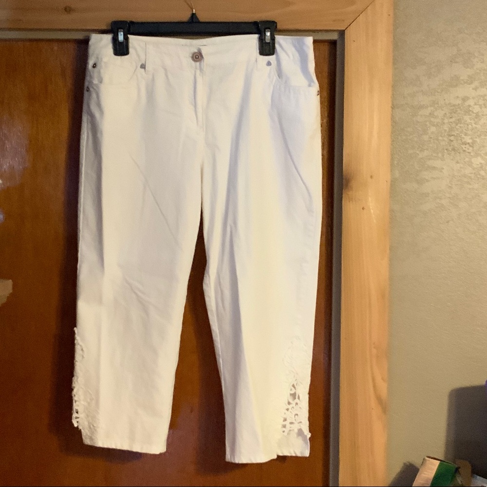 Zac & Rachel White Capris with Lace Detail